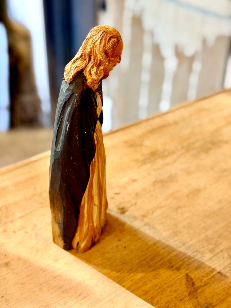 前川秀樹　2009年　像刻　女性マント像