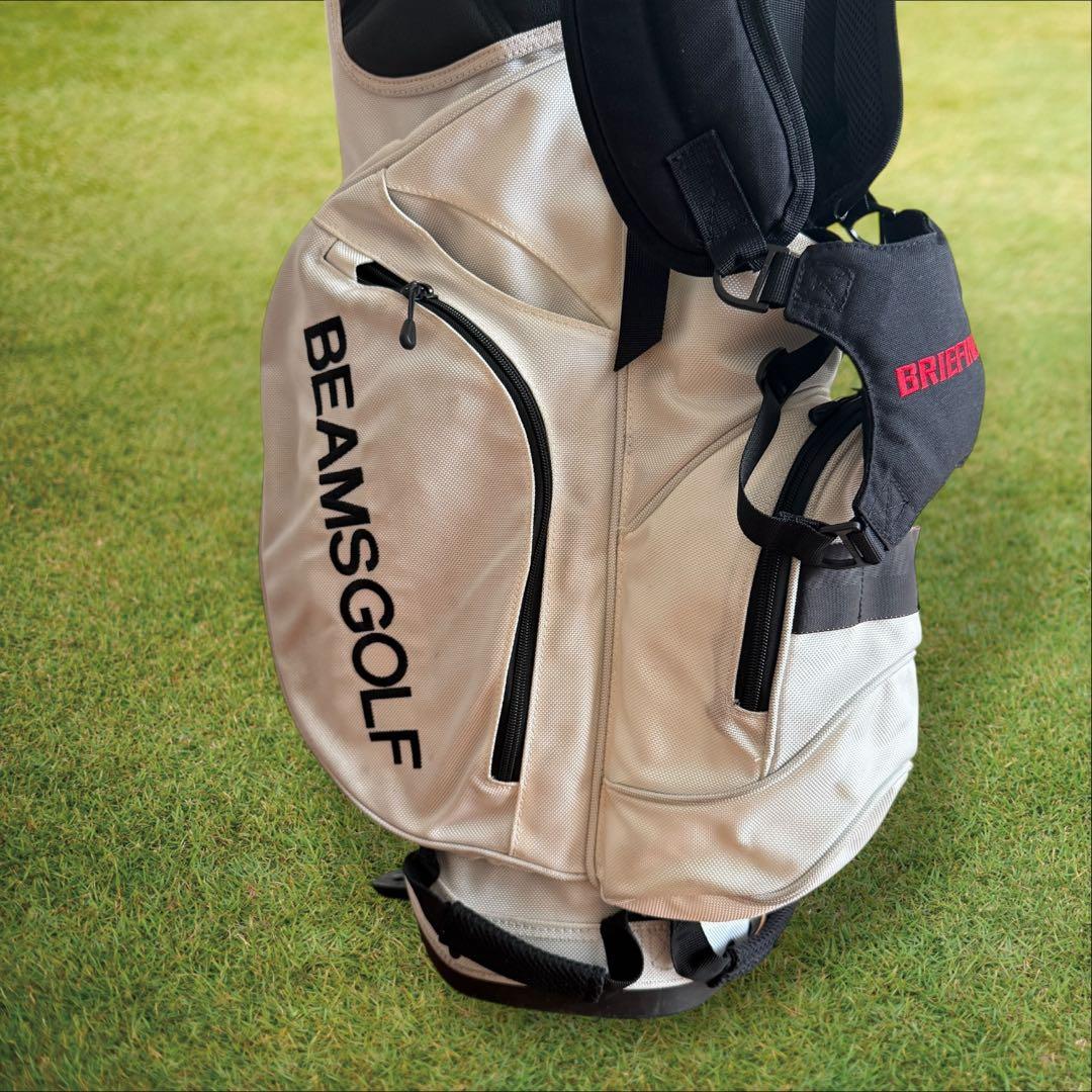 ビームスコラボ　ブリーフィング　キャディバッグ　軽量　白　黒　スタンド式　ゴルフ