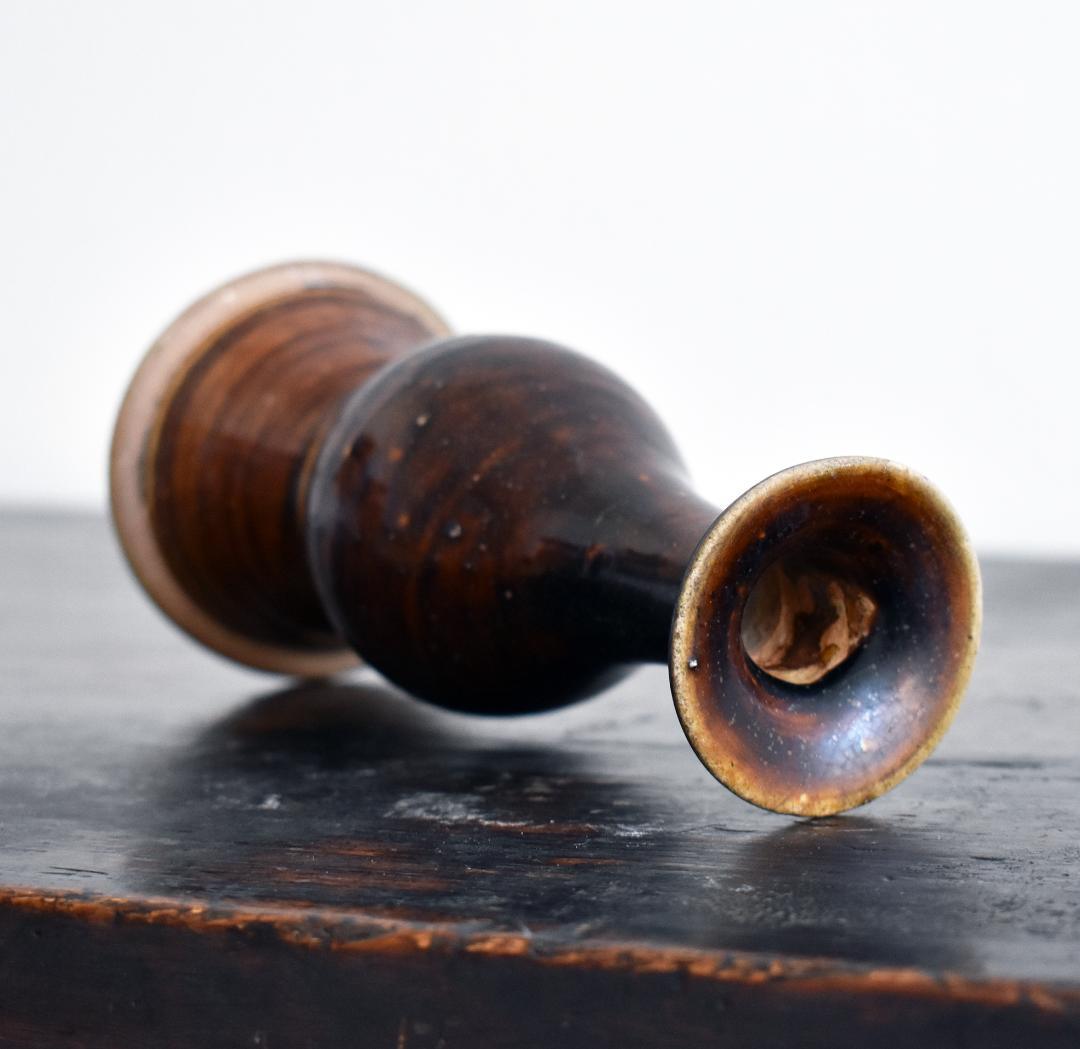 18世紀 壷屋焼 琉球古陶 褐釉台付瓶 飴釉瓶子 ビンシー 無疵