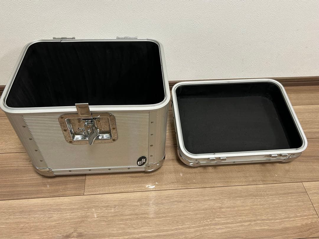 【匿名配送】レコード収納ケース LP版50枚収納 アルミシルバー　DJ機材