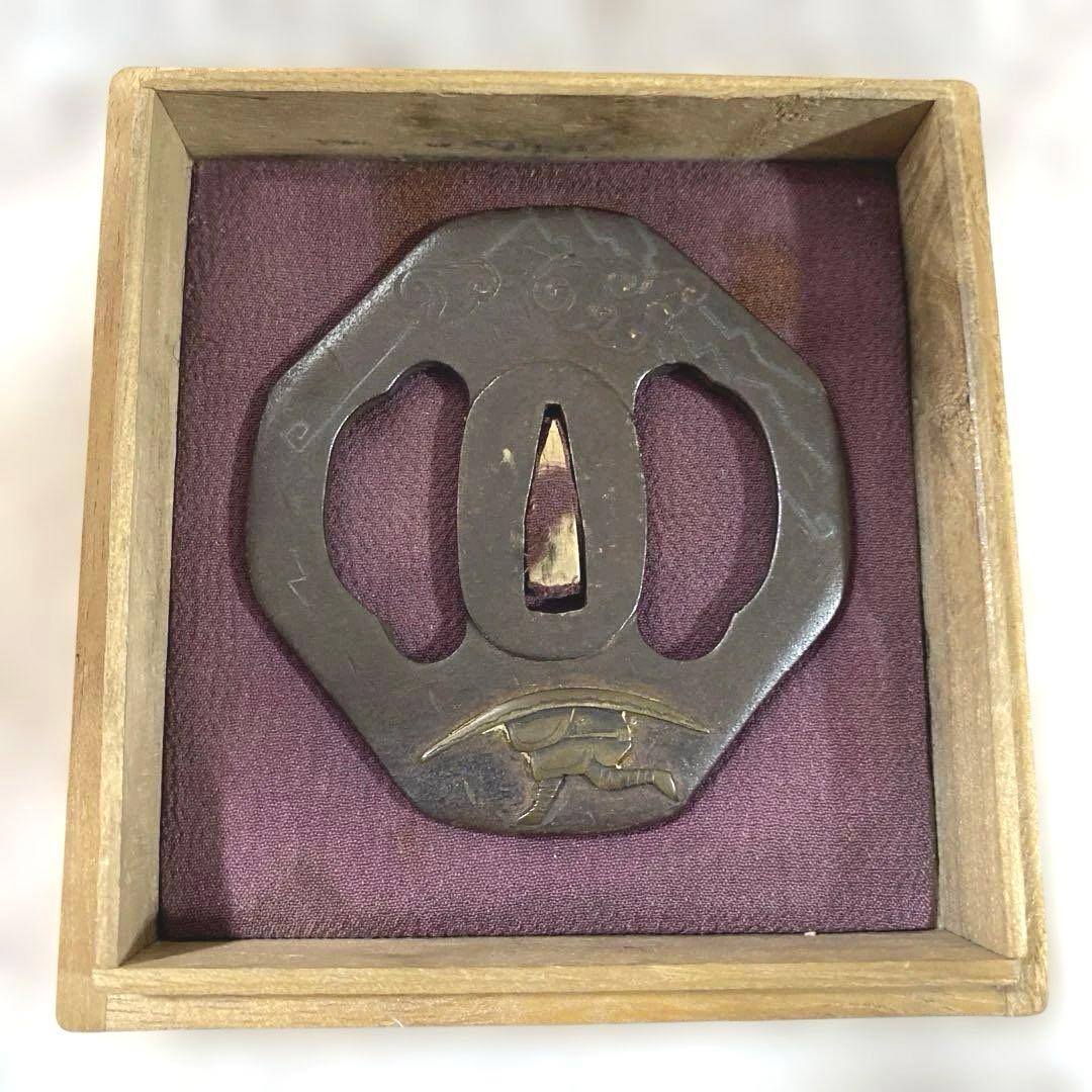 B-18 鍔　つば　木箱付き　武具　刀装具　鉄製　装飾品　日本刀　美術品　工芸品