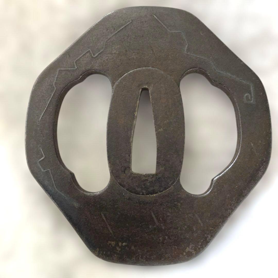 B-18 鍔　つば　木箱付き　武具　刀装具　鉄製　装飾品　日本刀　美術品　工芸品