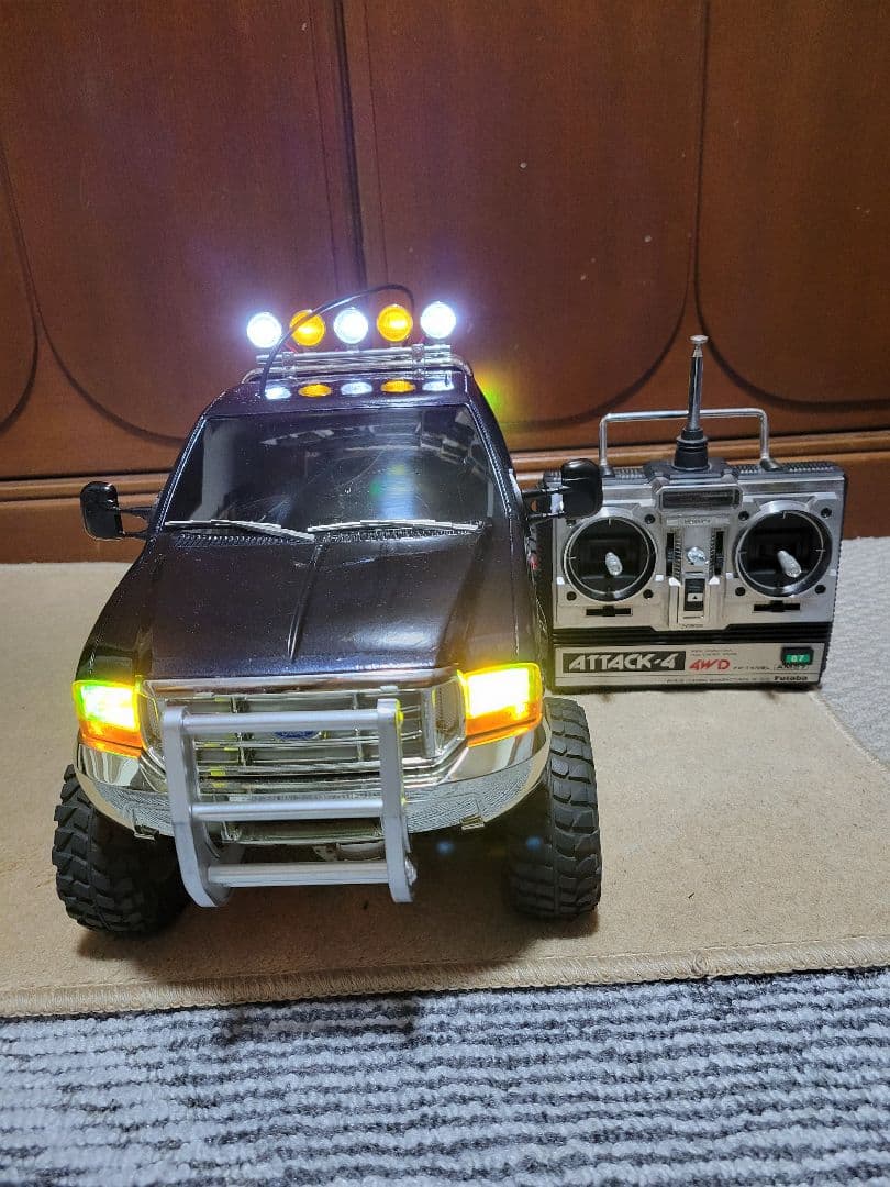 タミヤRC フォードF350 ハイリフト電動RCカープロポ、ライトユニット付き