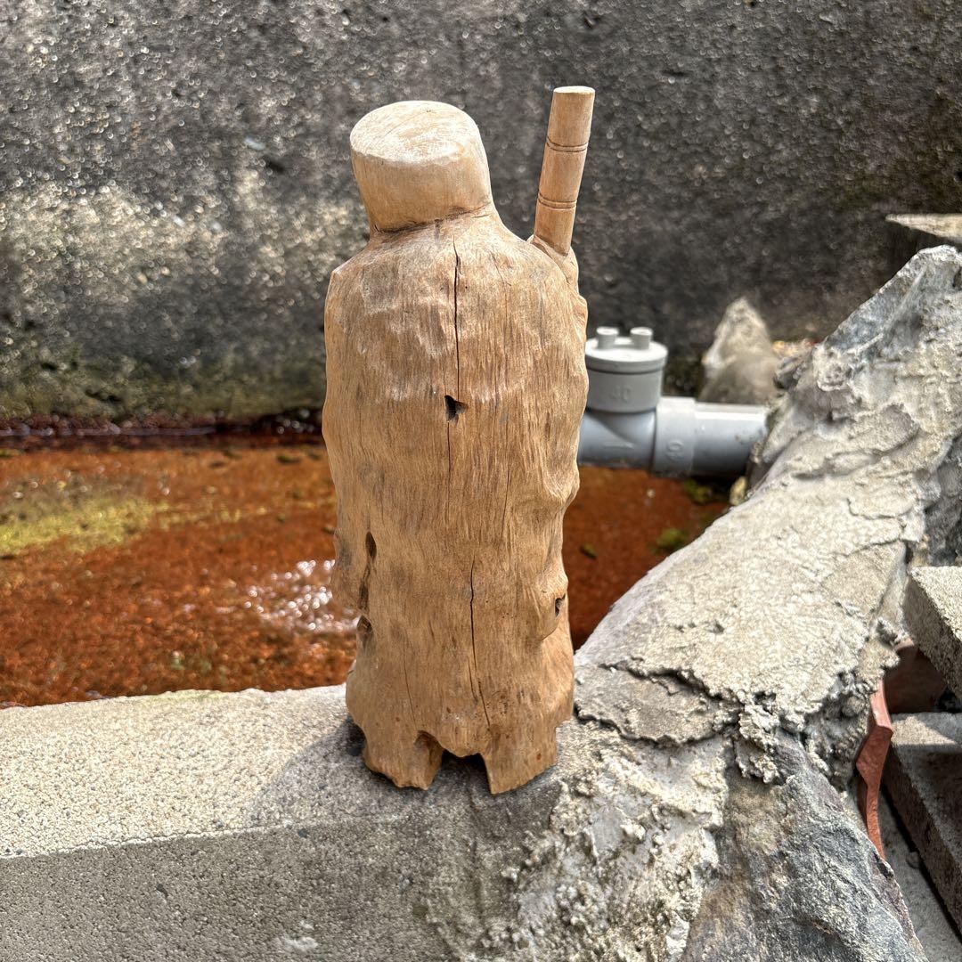 曰く付き 木製 老人像 彫刻 約26cm