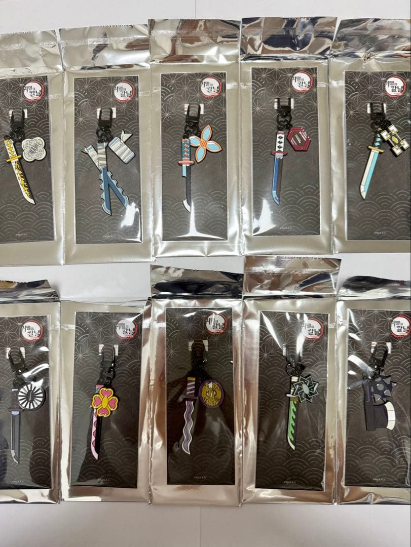 【韓国限定】　公式グッズ　鬼滅の刃　ランダム　日輪刀キーリング　コンプ