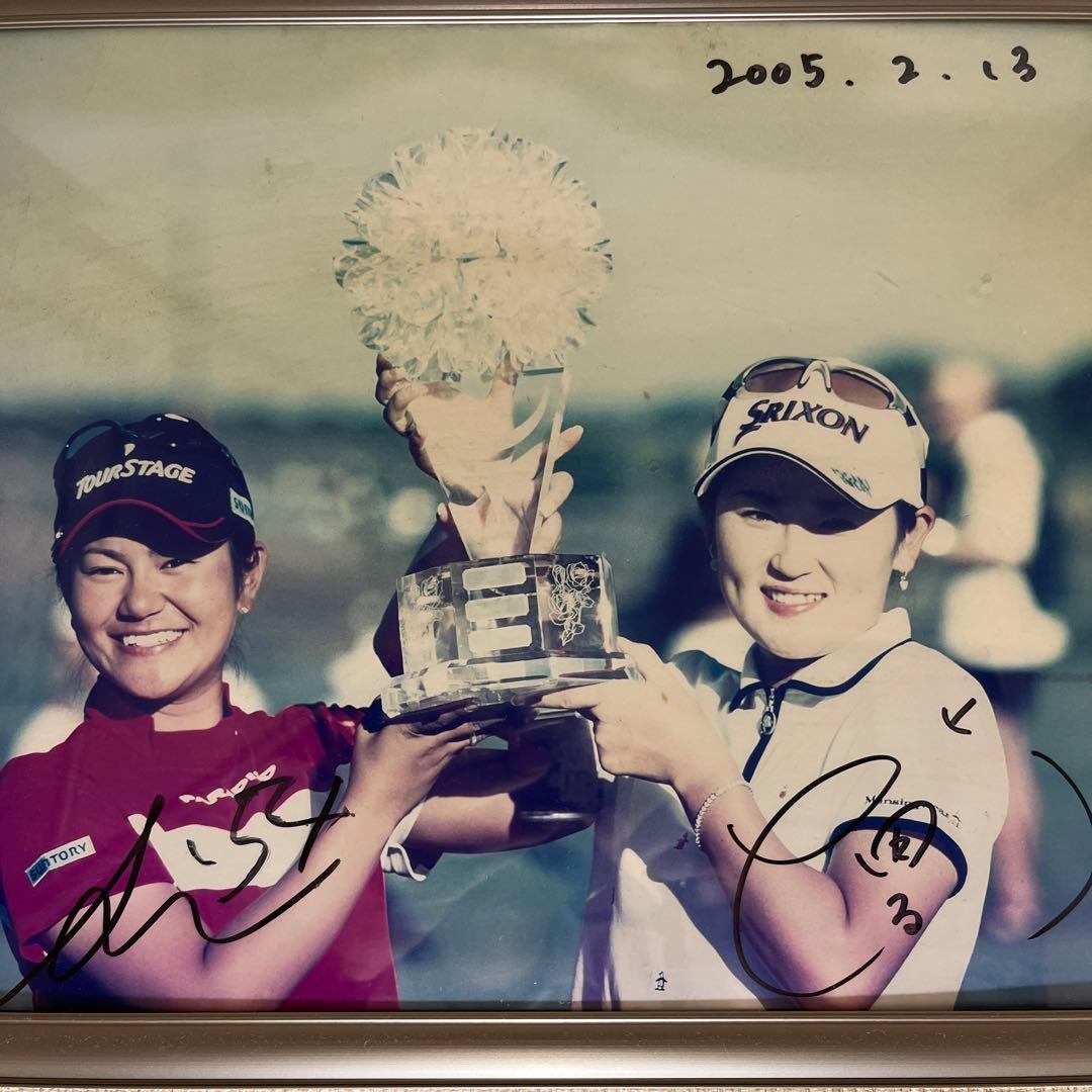 宮里藍&北田瑠衣 Ｗ杯優勝パネルサイン