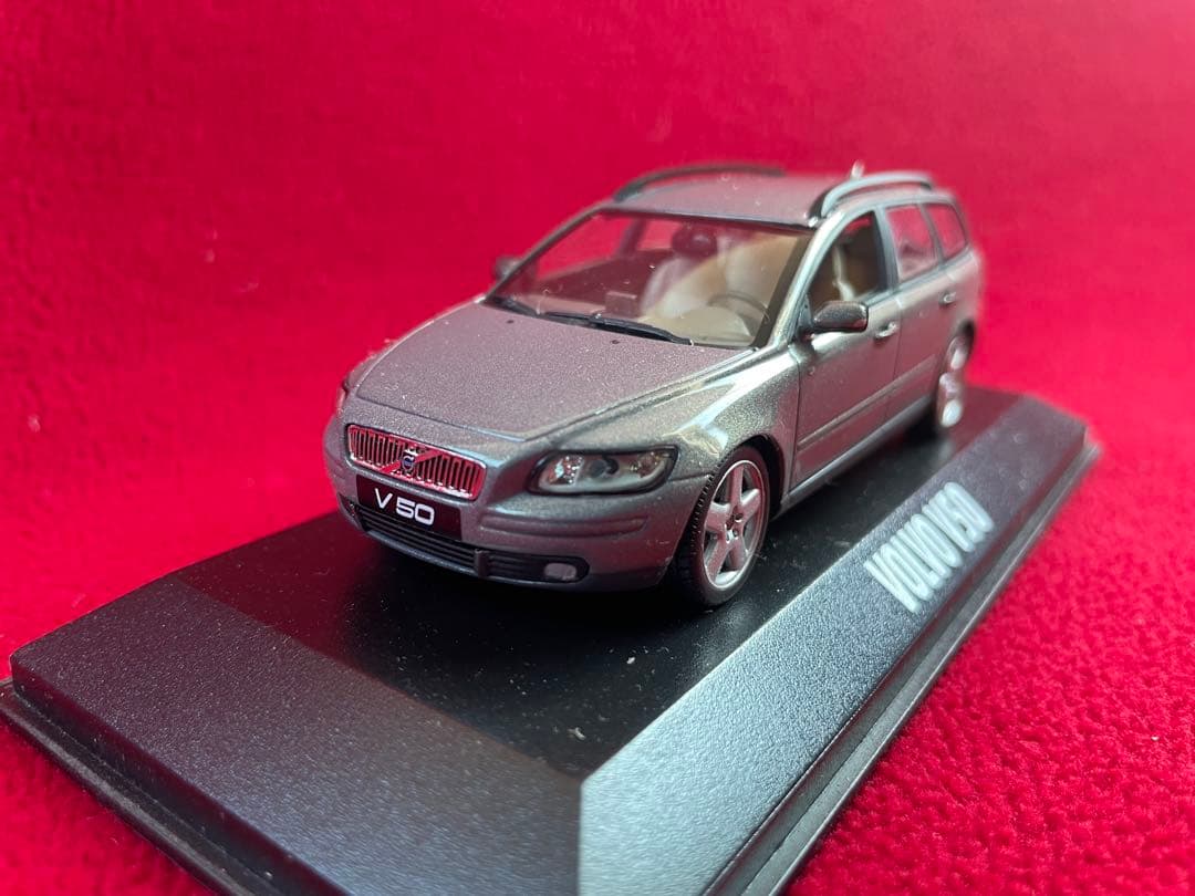 ミニカー　1/43　ボルボ　V50 ディーラー正規品　モデルカー