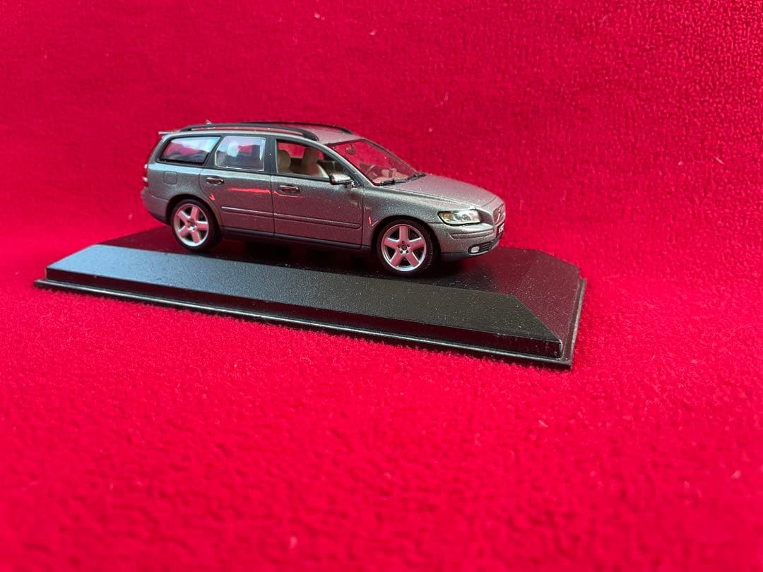 ミニカー　1/43　ボルボ　V50 ディーラー正規品　モデルカー