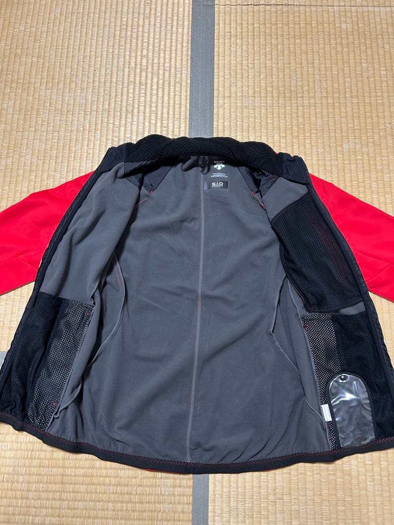 【半額以下です】デサント DESCENTE ジャケット　スキー ミドルウェア