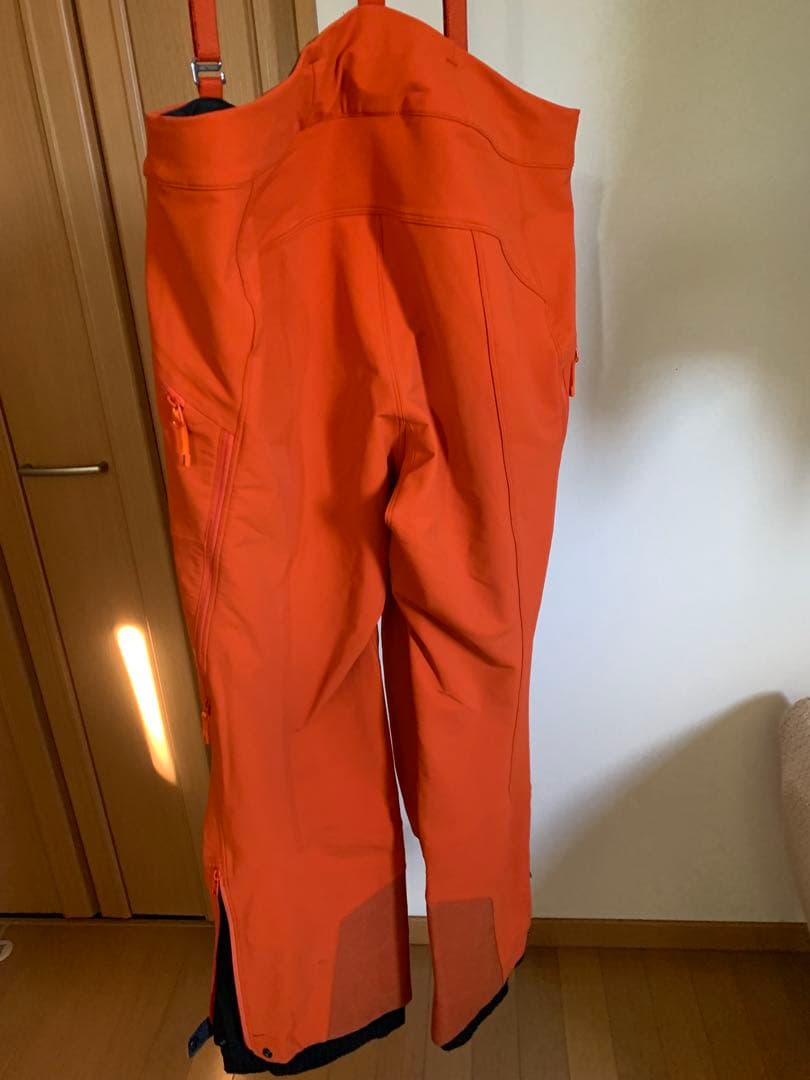 オレンジ サスペンダー付き スキーウェア