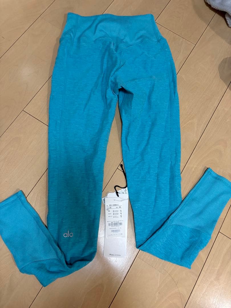alo yoga リブパンツ