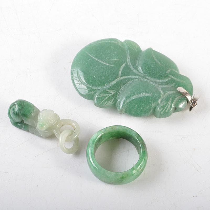 中国　玉石翡翠玉彫刻　ペンダントトップ　根付　リング　3点　V　R6113
