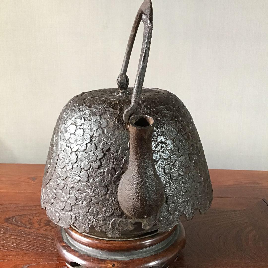 丸に桜家紋　　総櫻花弁数108 ケ　　家紋特注鉄瓶　明治期　家宝