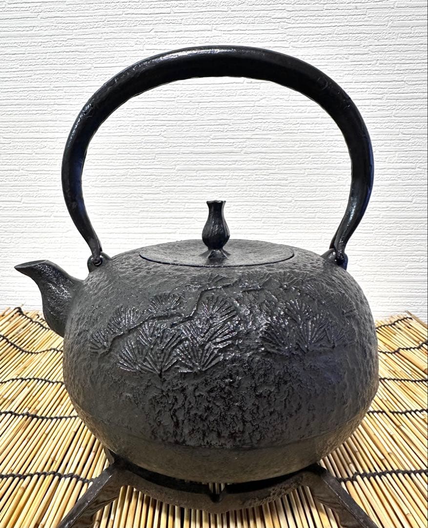 未使用品　付属品付　南部喜州 (及川 喜徳)造　鍛治打袋鉉　１５型　南部鉄瓶