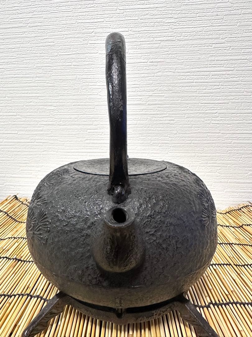 未使用品　付属品付　南部喜州 (及川 喜徳)造　鍛治打袋鉉　１５型　南部鉄瓶