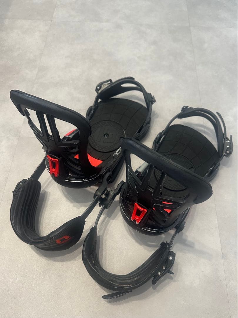 スノーボードビンディング ブラック/レッド