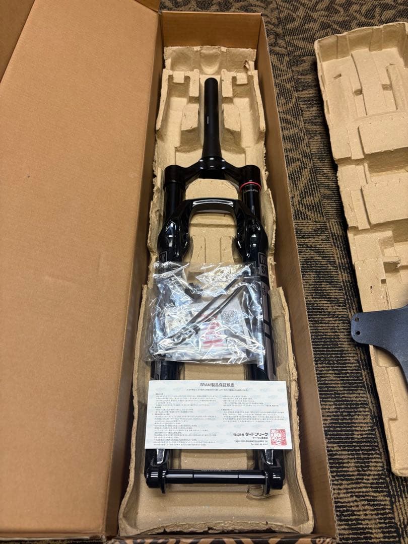 ROCKSHOX YARI RC フロントフォーク