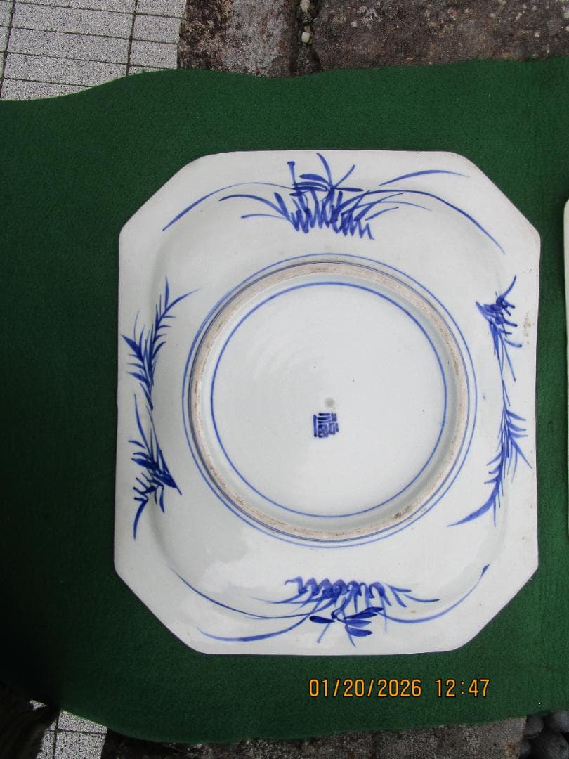 古伊万里　青磁　変形八角形　飾り皿　幕末から明治　無傷　2枚