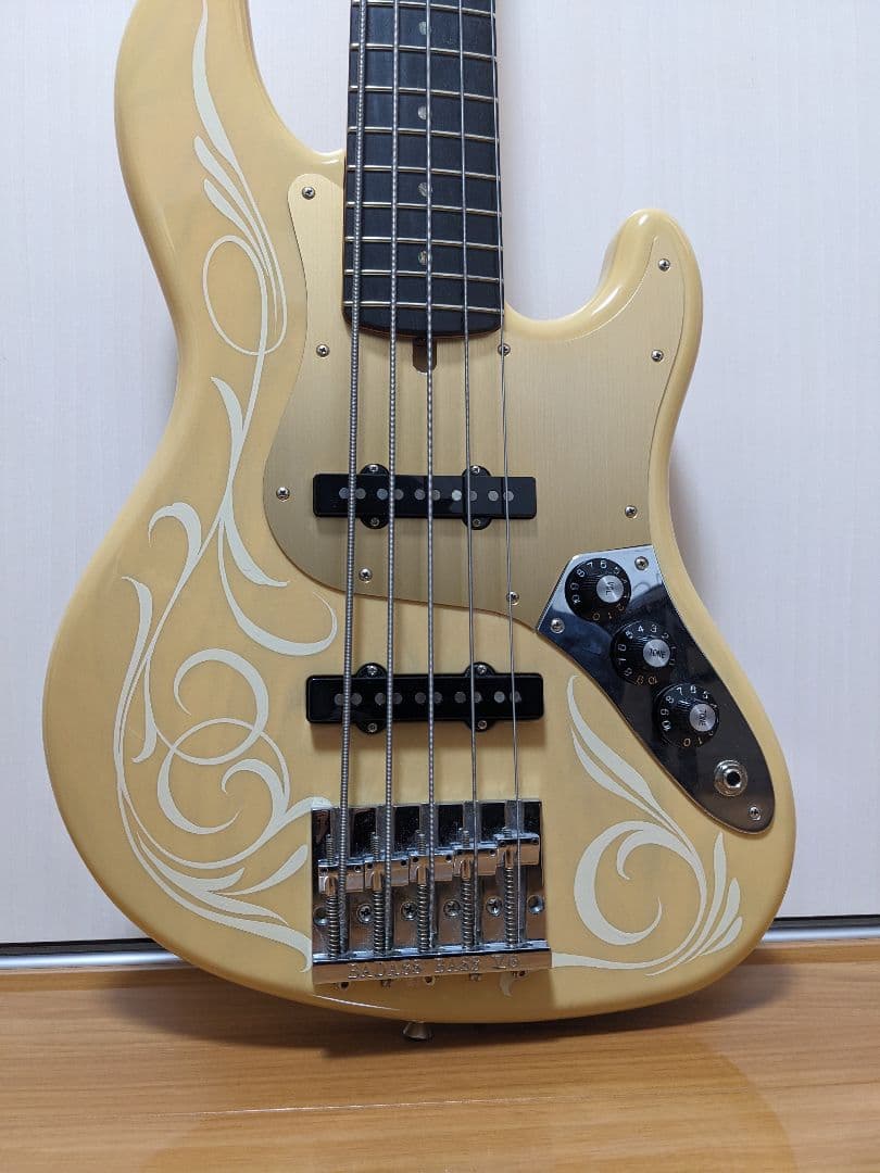 ベース Fender American Deluxe V Kazuki Arai MOD