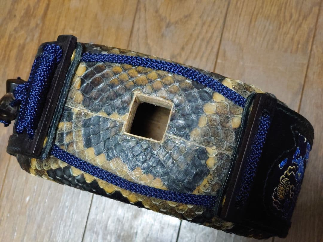 真壁型三線　黒木（カミゲン、真黒）　本皮1枚張