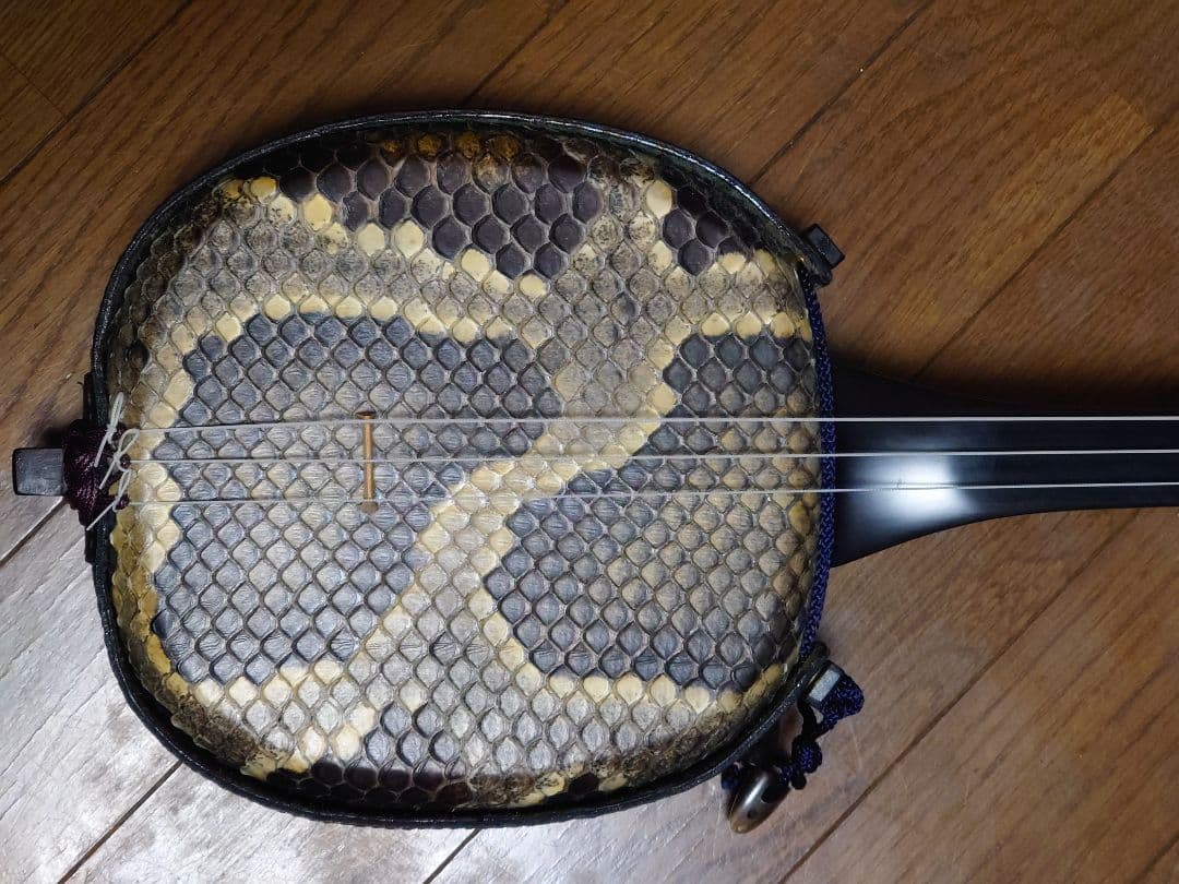 真壁型三線　黒木（カミゲン、真黒）　本皮1枚張
