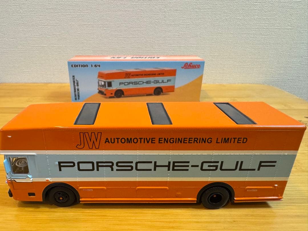 【Schuco】限定 Renntransporter Porsche-Gulf