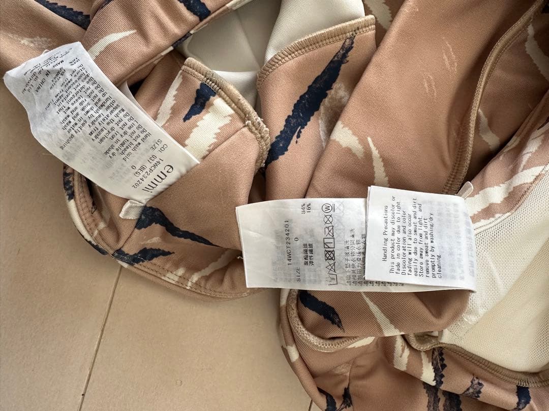 emmi yoga leaf柄ブラトップ＆レギンス