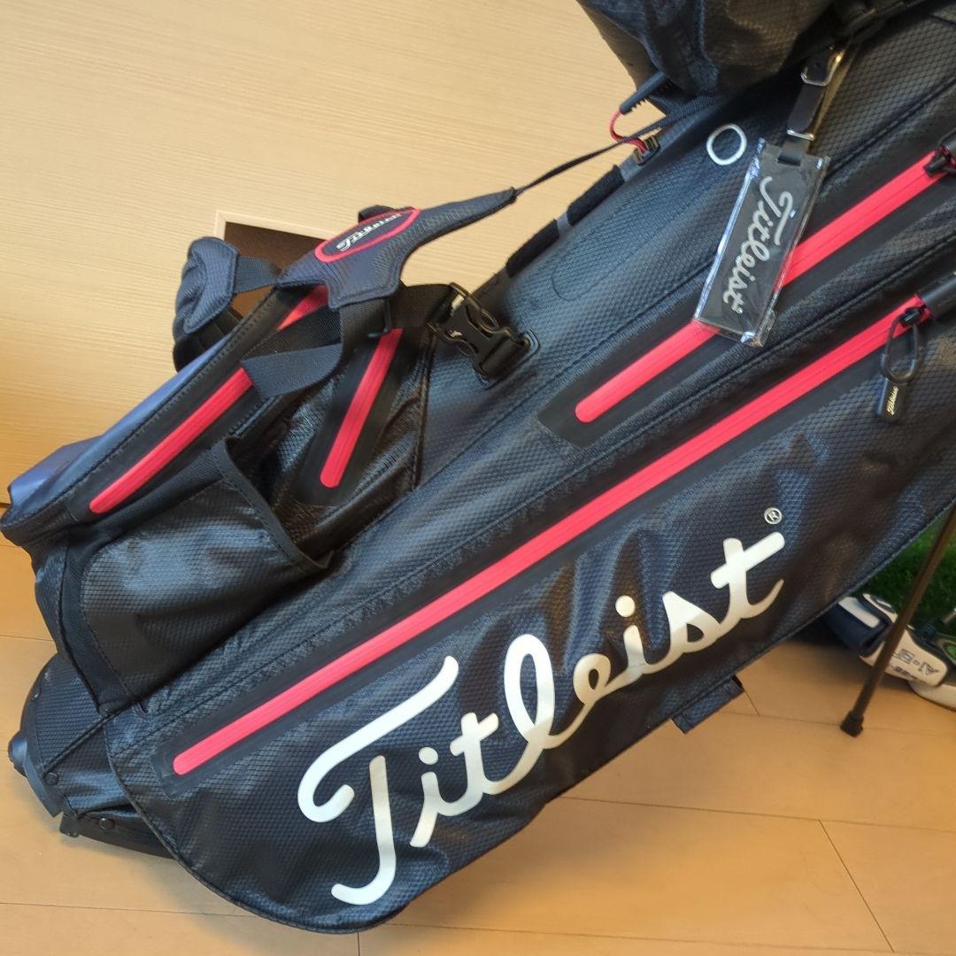 Titleist 軽量キャディバッグ ブラック/レッド