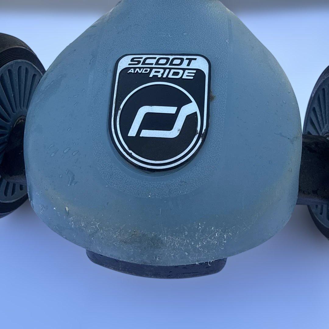 SCOOT AND RIDE 三輪車 ブルー　変形できるタイプ