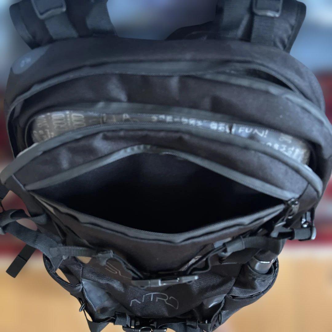 NITRO SLASH PRO ブラックバックパック　25L