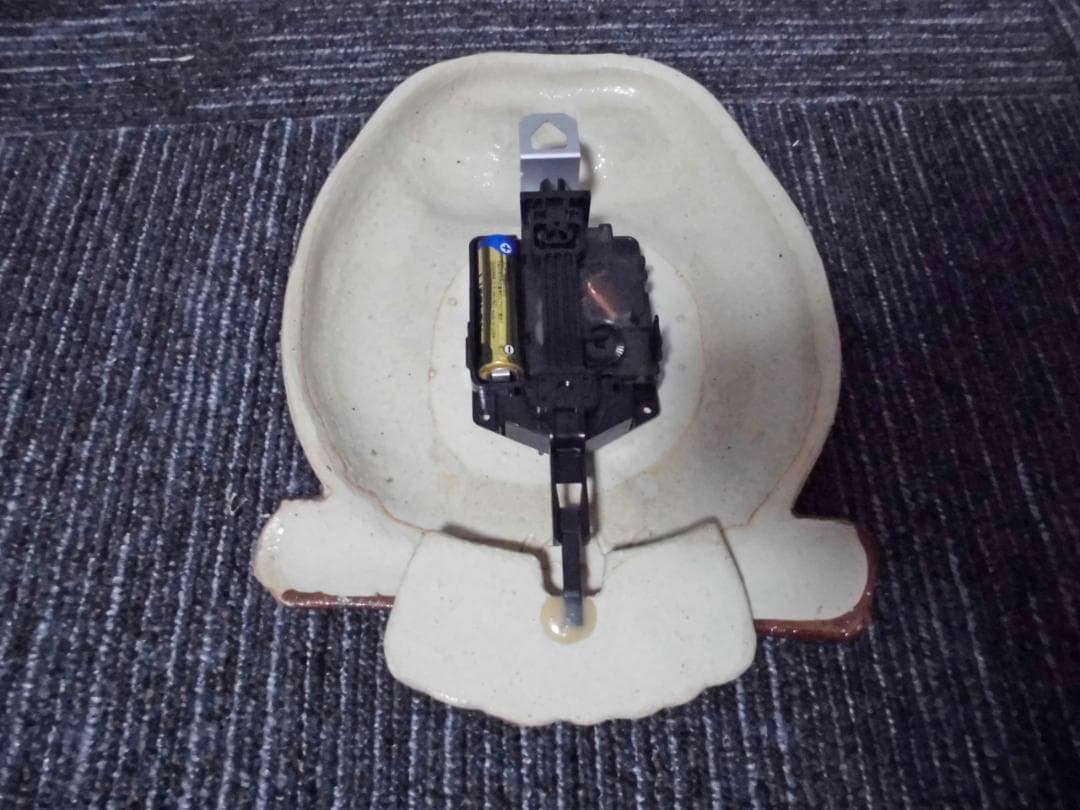 美濃焼　愛嬌のある陶器のふくろうの掛け時計　陶器のインテリア時計