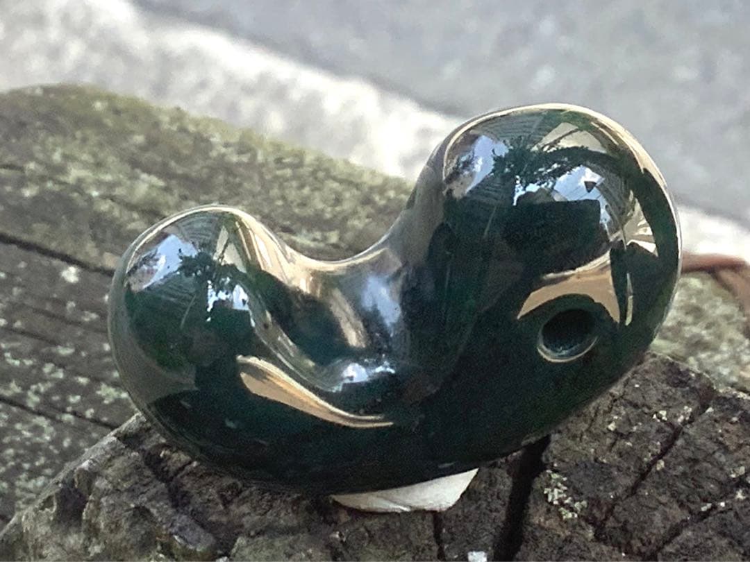 神宿る【 出雲石(青緑色の碧玉) 】島根県花仙山瑪瑙　青瑪瑙　出雲型勾玉　鑑別‼️