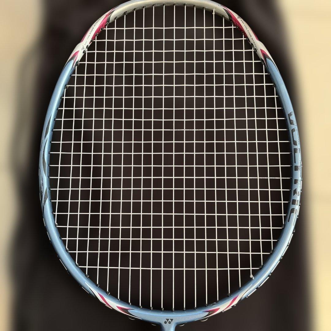 ヨネックス　VOLTRIC 30 バドミントンラケット 専用ケース付き