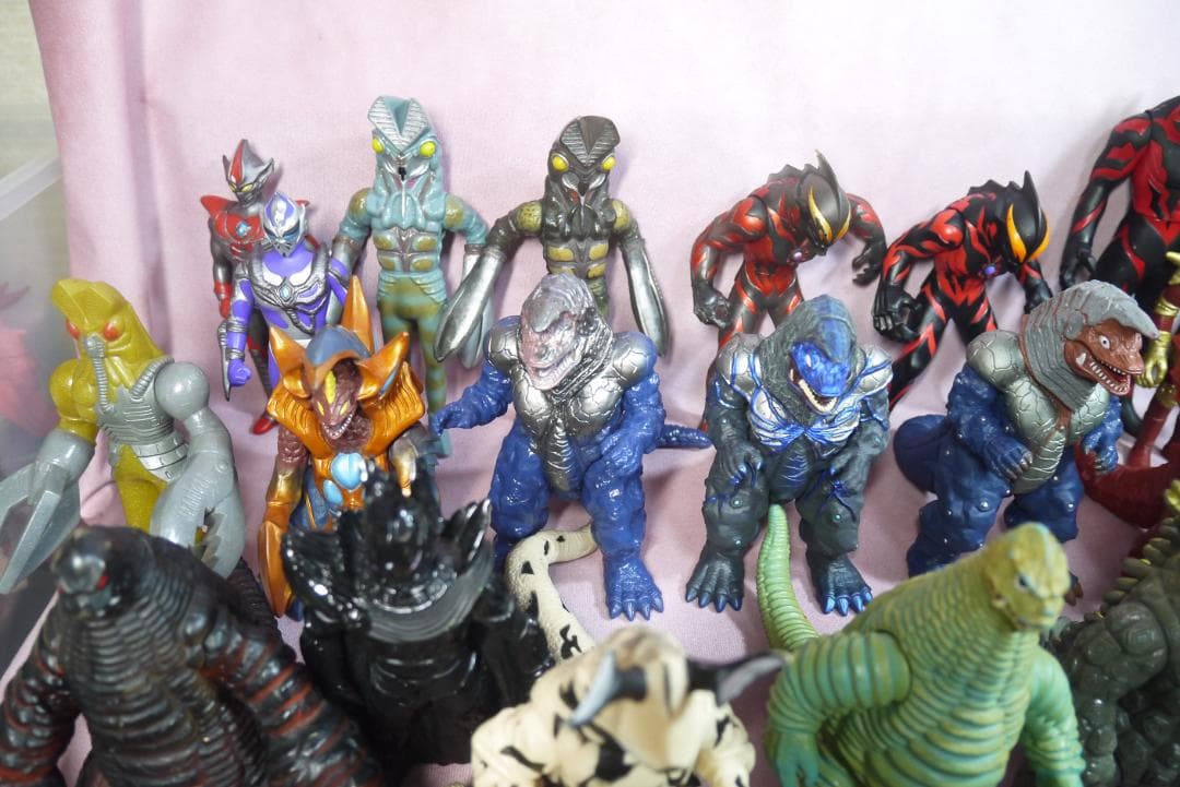 ウルトラ怪獣シリーズ　ほか　怪獣ソフビ　73体