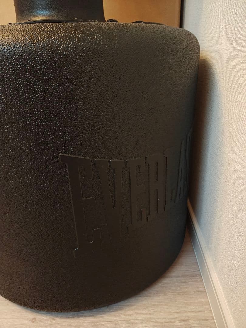 スタンド式のEVERLAST PowerCoreサンドバッグ