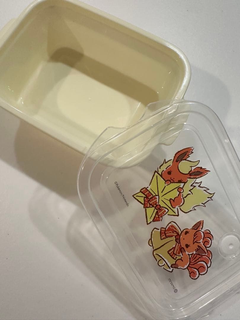 イッツデモ　ポケモン　クリスマスモチーフ　保存容器