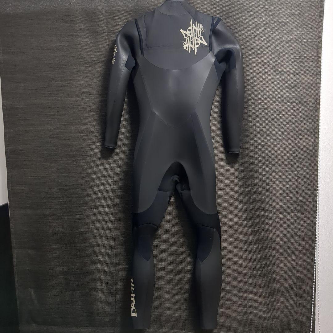 セミドライ　ウェットスーツ delphi