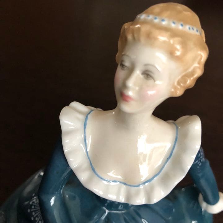 ロイヤル・ドルトン フィギュア フレグランス Fragrance HN 2334