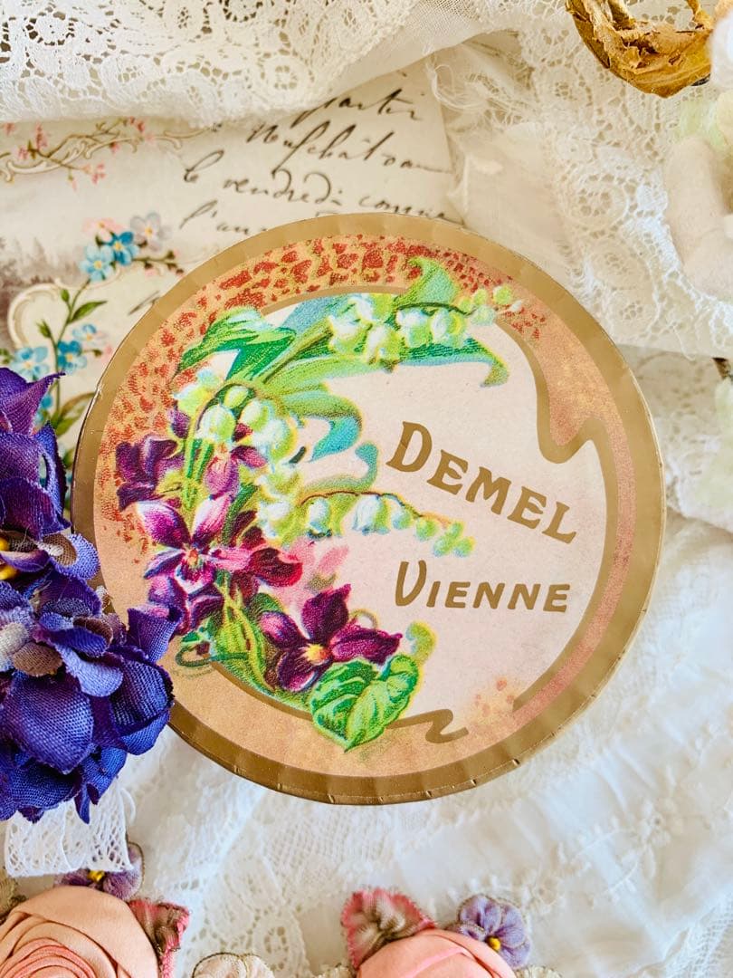 フランスアンティークスミレ布花冠＆DEMELスミレの砂糖漬70g未開封品set