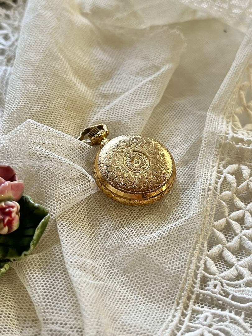 ◆フランスアンティーク｜小さな懐中時計Bミニペンダント金ゴールドネジ巻き白黒