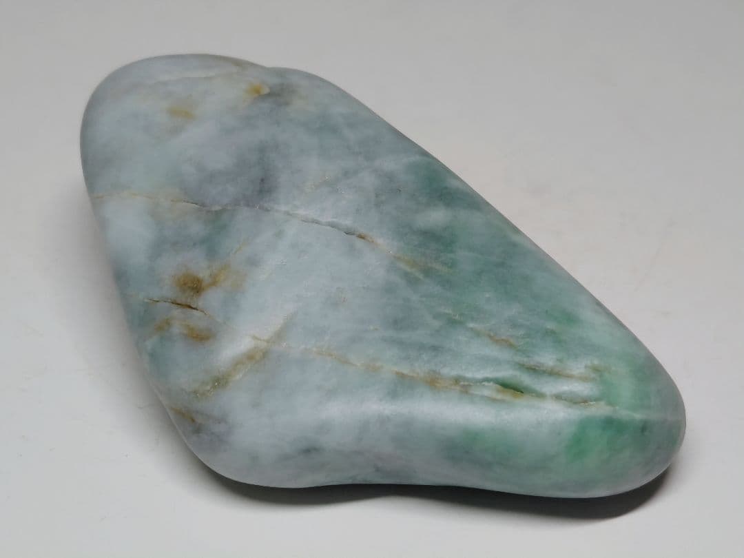 淡灰緑 212g 翡翠 ヒスイ 原石 鑑賞石 自然石 誕生石 鉱物 鉱石 水石