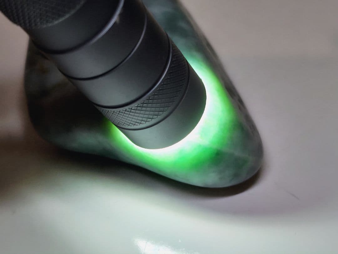 淡灰緑 212g 翡翠 ヒスイ 原石 鑑賞石 自然石 誕生石 鉱物 鉱石 水石