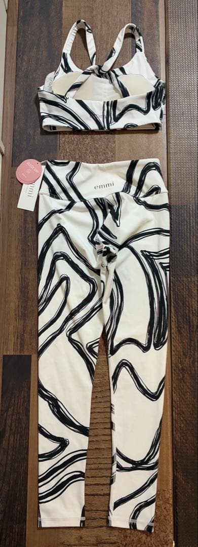 新品＆新品同　emmi yoga　ニュアンスパターン　ヨガウェア　白×黒