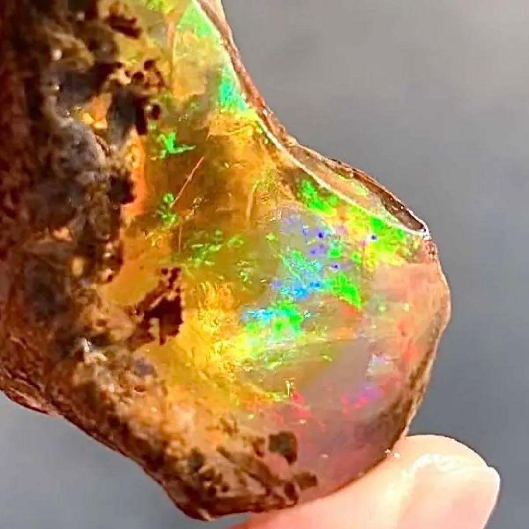 期間限定値下げ！肉厚で虹たくさん❤︎イエローオパール原石148.5ct