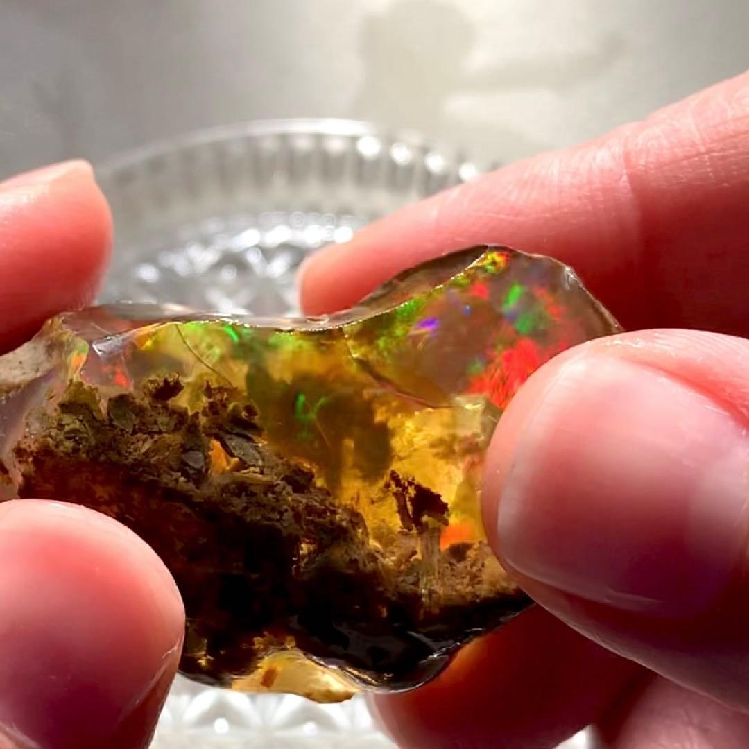 期間限定値下げ！肉厚で虹たくさん❤︎イエローオパール原石148.5ct