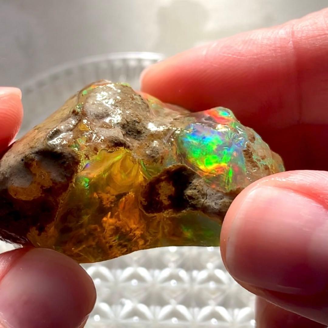期間限定値下げ！肉厚で虹たくさん❤︎イエローオパール原石148.5ct