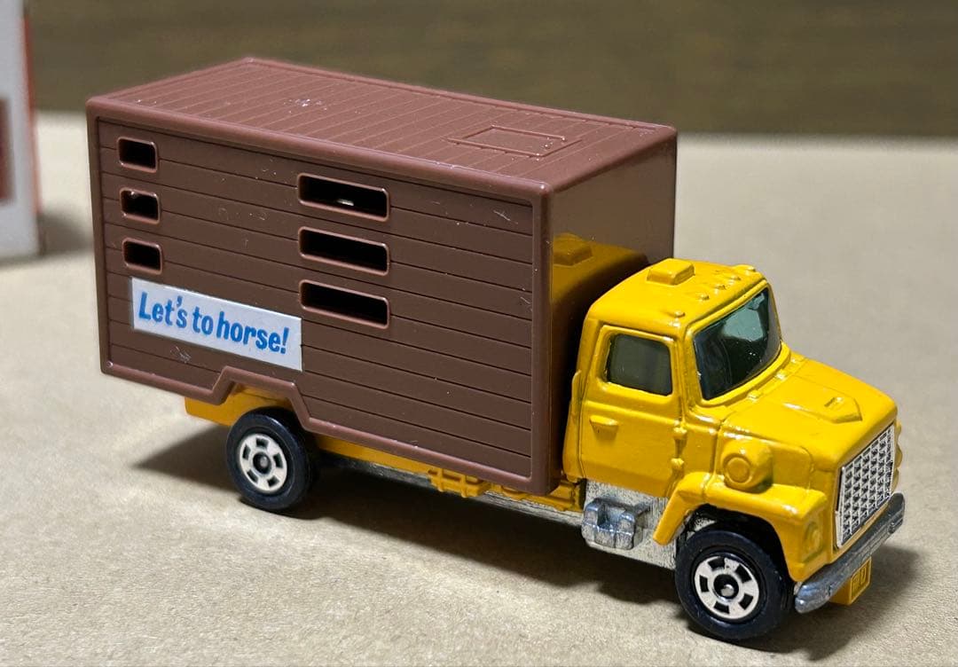 日本製 赤箱 トミカ フォード キャトルトラック