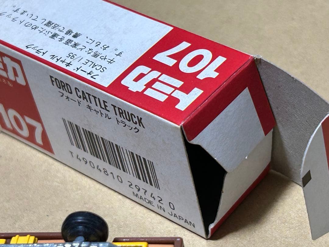 日本製 赤箱 トミカ フォード キャトルトラック