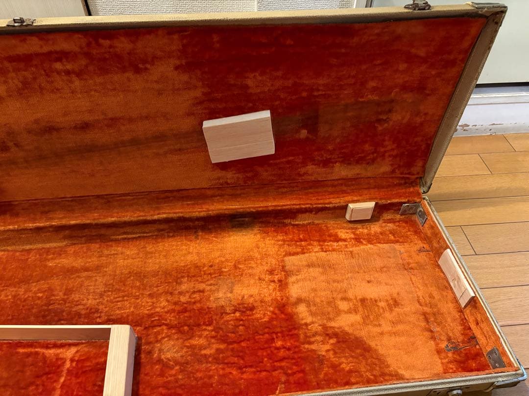 60年代フェンダージャズベ、プレベ用ホワイトトーレックスケース　Fender