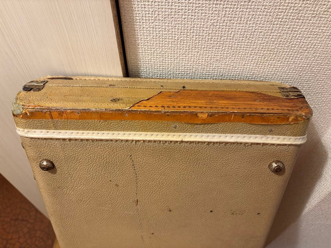 60年代フェンダージャズベ、プレベ用ホワイトトーレックスケース　Fender